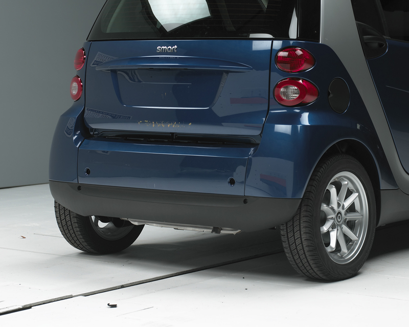 Illustration for article titled IIHS: Small Cars Are Big On Damage In Low-Speed Collisions